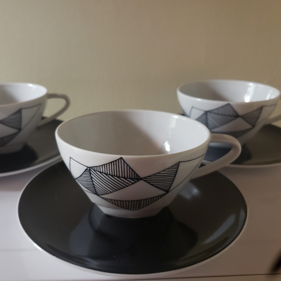 Other - S/4 Tea Cups w/ Saucers